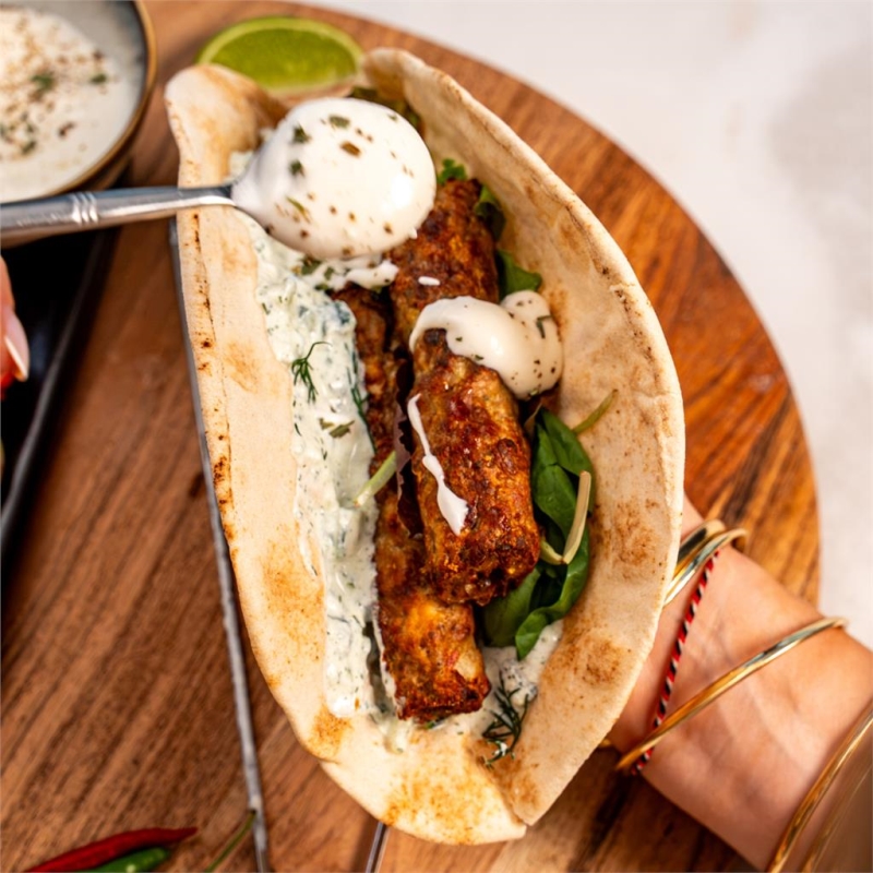 Humza Lahori Kip Seekh Kebab gegrild op houtskool met groene chili 900 gr x 8 pc